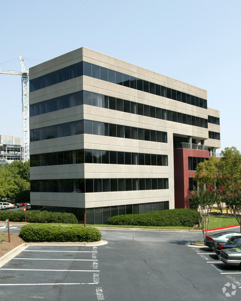 1100 Johnson Ferry Rd, Atlanta, GA for lease - Building Photo - Image 2 of 8