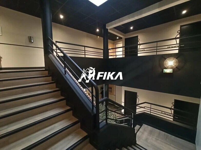 Office in Toulouse for lease - Lobby - Image 2 of 5