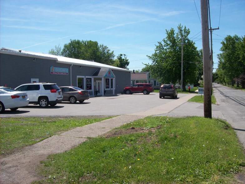 627 West Ave, Medina, NY for sale - Building Photo - Image 1 of 1