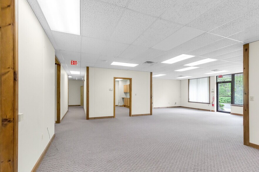 160 Old Farm Rd, Amherst, MA for lease - Interior Photo - Image 3 of 8