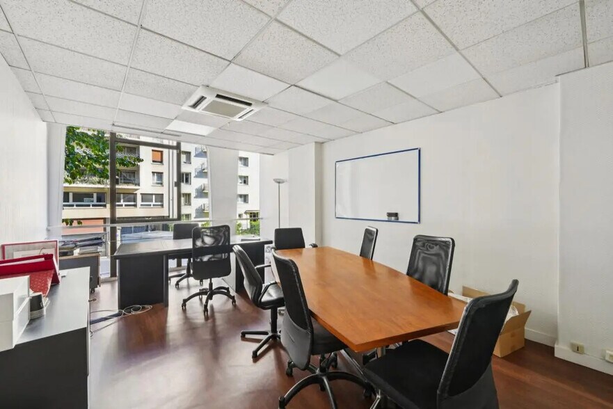 Office in Paris for sale - Interior Photo - Image 1 of 7
