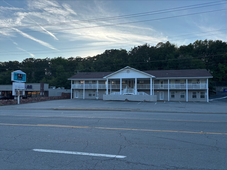5111 John F Kennedy Blvd, North Little Rock, AR for lease - Building Photo - Image 1 of 6