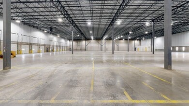 41-43 Runway Rd, Levittown, PA for lease Interior Photo- Image 2 of 5