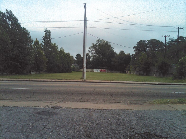 1379 Poplar Ave, Memphis, TN for sale - Primary Photo - Image 1 of 1