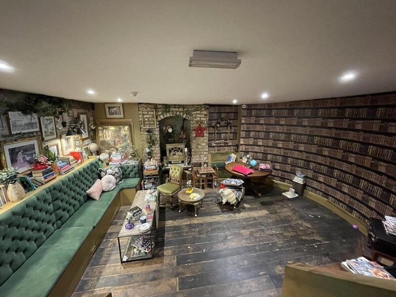 94 Eastgate St, Gloucester for lease - Building Photo - Image 2 of 8