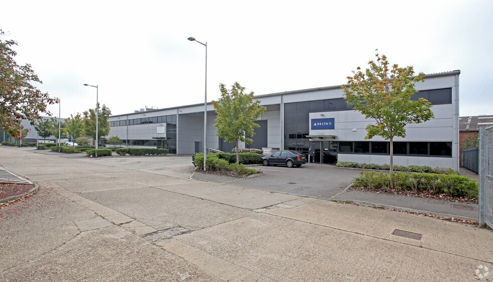 Pulborough Way, Hounslow, MDS TW4 6DE