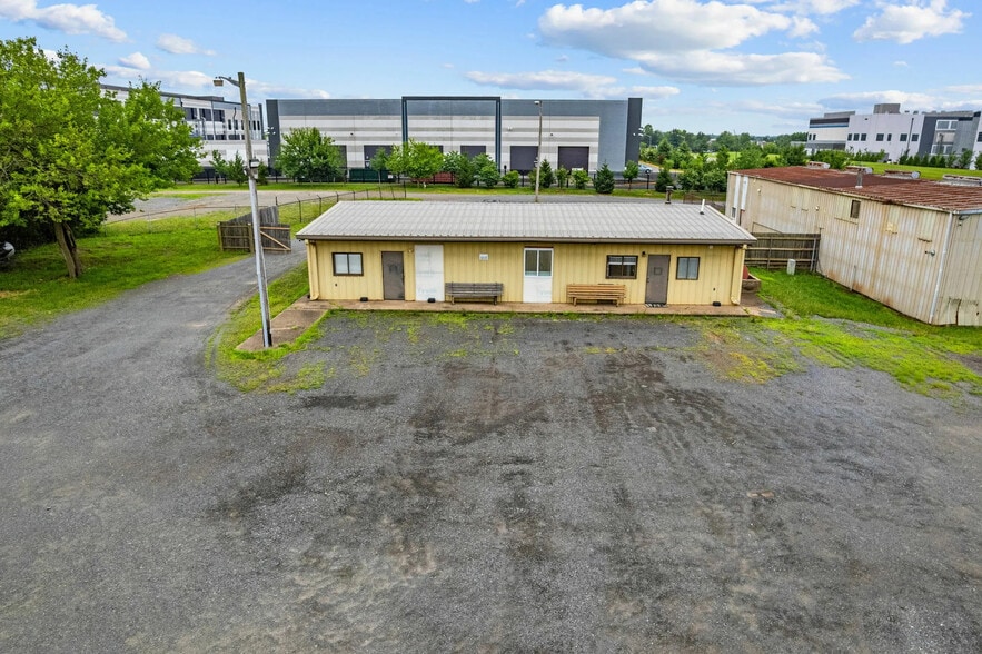 9701 Hornbaker Rd, Manassas, VA for lease - Building Photo - Image 3 of 11