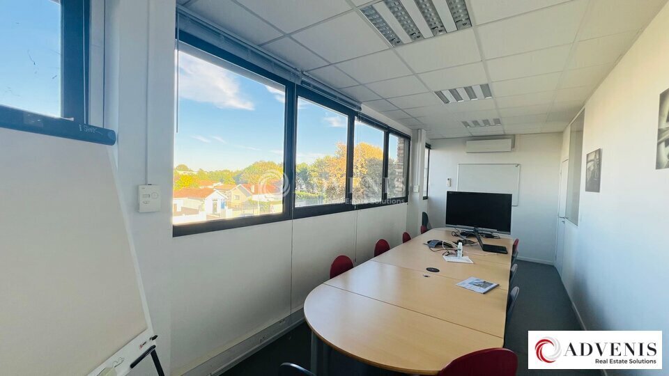 Office in Mérignac for sale - Interior Photo - Image 1 of 11