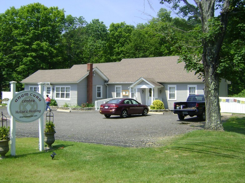 297 Oxford Rd, Oxford, CT 06478