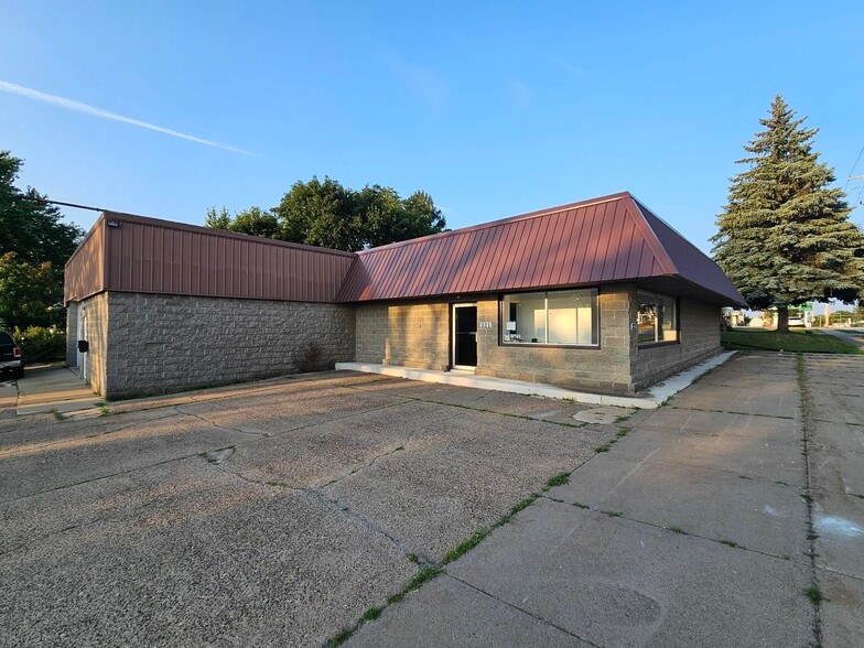321 W Clifton St, Tomah, WI for sale - Building Photo - Image 1 of 7