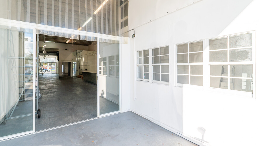 363-365 NE 61st St, Miami, FL for lease - Building Photo - Image 3 of 7