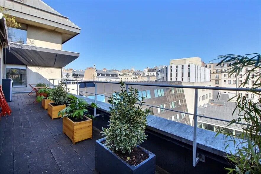 32 Rue De Paradis, Paris for lease - Building Photo - Image 2 of 10