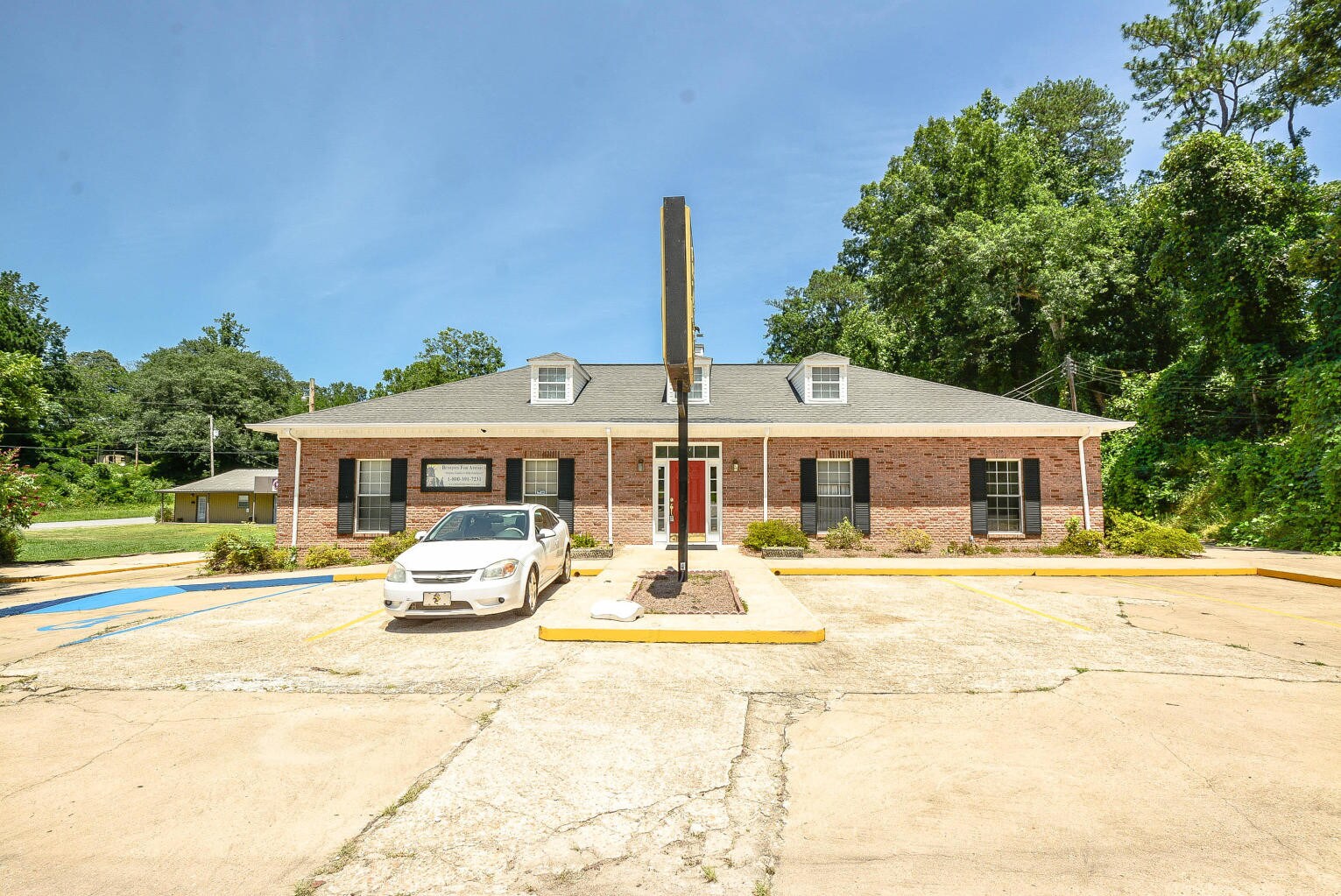 993 Cherokee Rd, Alexander City, AL 35010