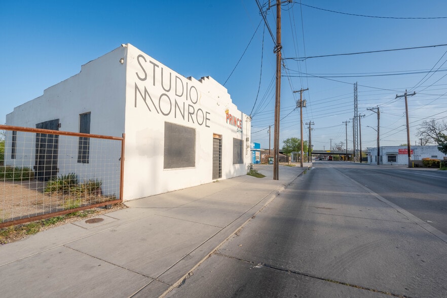 1111 & 1115 Roosevelt Ave Portfolio portfolio of 2 properties for sale on LoopNet.com - Building Photo - Image 1 of 6