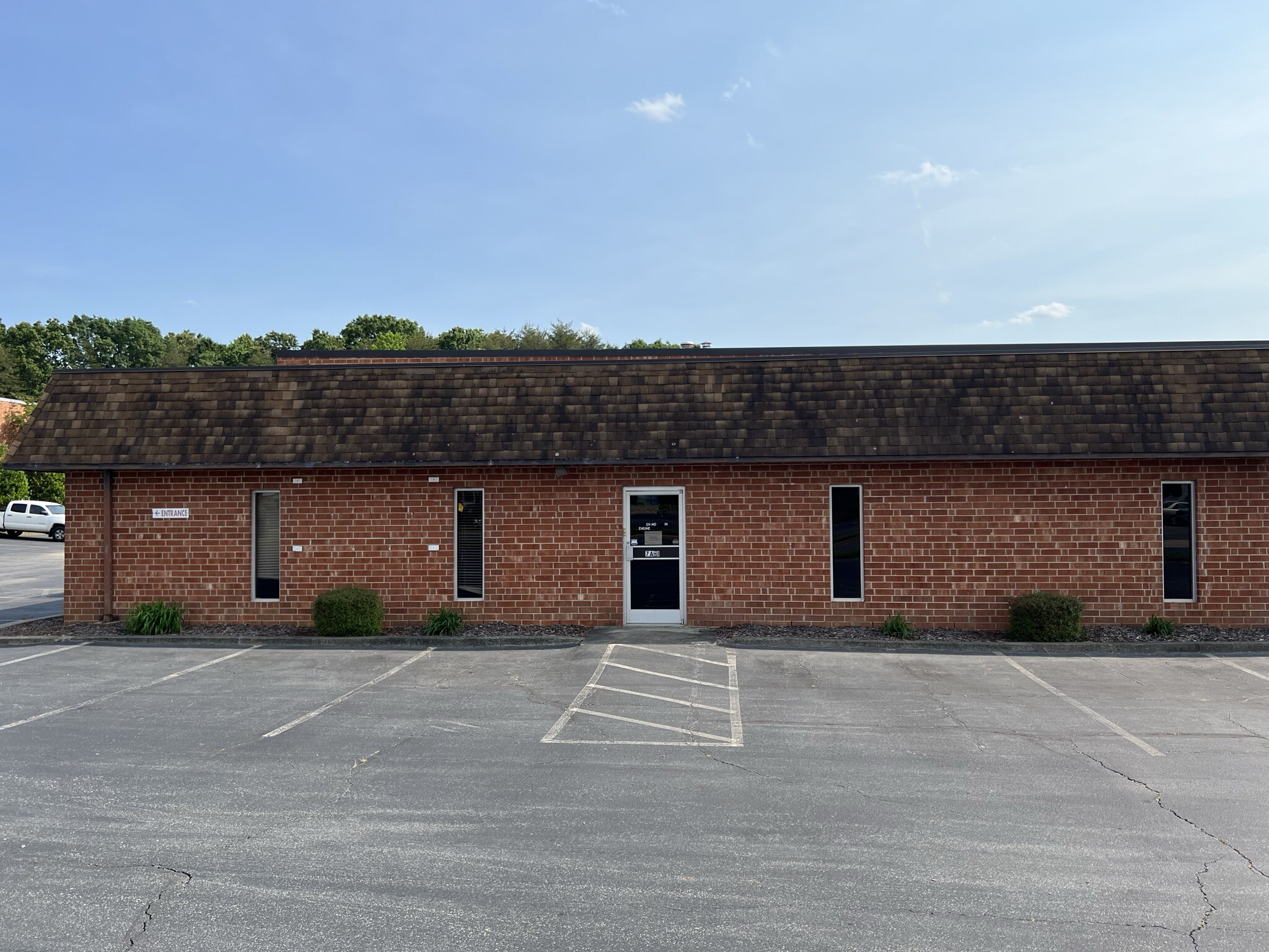 12 Wendy Ct, Greensboro, NC 27409 - Guilford Business Park | LoopNet