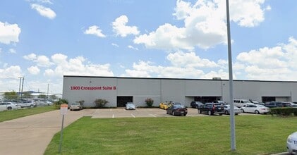 1900 Crosspoint Ave, Houston, TX for lease Building Photo- Image 2 of 5