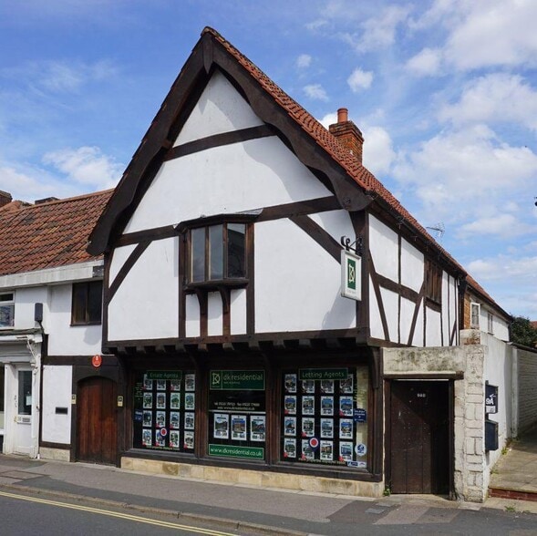 9 Church St, Trowbridge for lease - Building Photo - Image 1 of 8