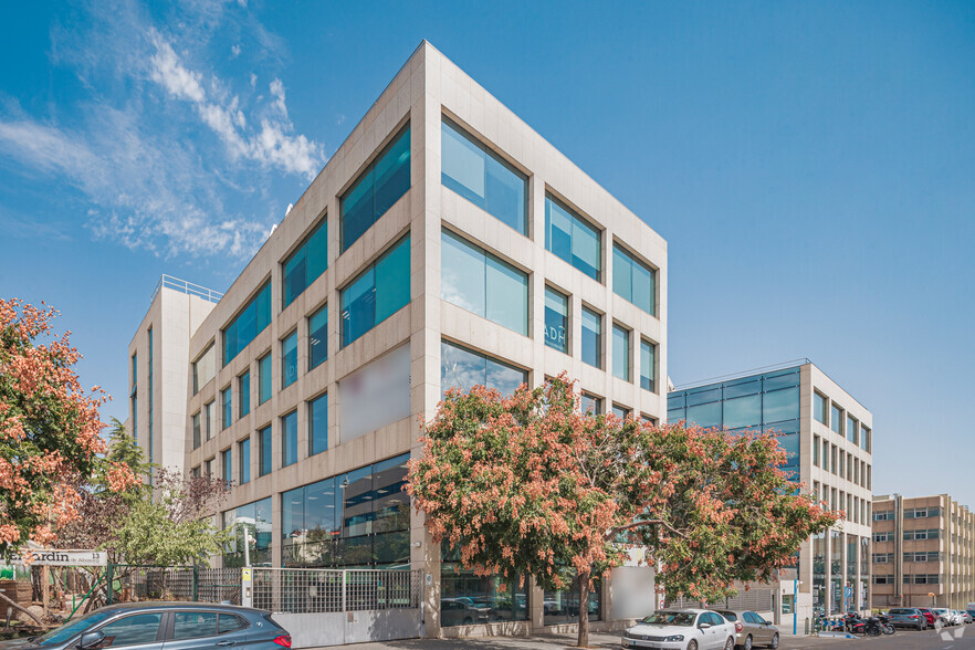 Calle Albasanz, 15 B, Madrid, Madrid for lease - Primary Photo - Image 1 of 4