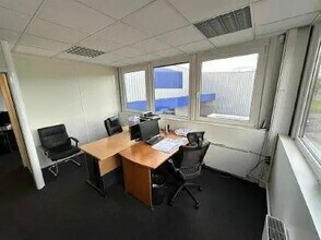 Flex in Louvres for lease Interior Photo- Image 1 of 4