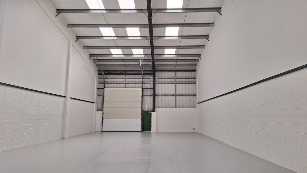 4 Silverton Rd, Exeter for lease - Interior Photo - Image 3 of 5