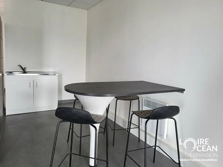 Office in Pornic for lease - Interior Photo - Image 3 of 4
