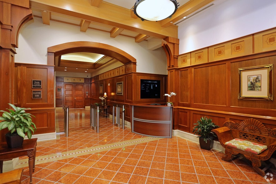 1 N Clematis St, West Palm Beach, FL for lease - Lobby - Image 3 of 8