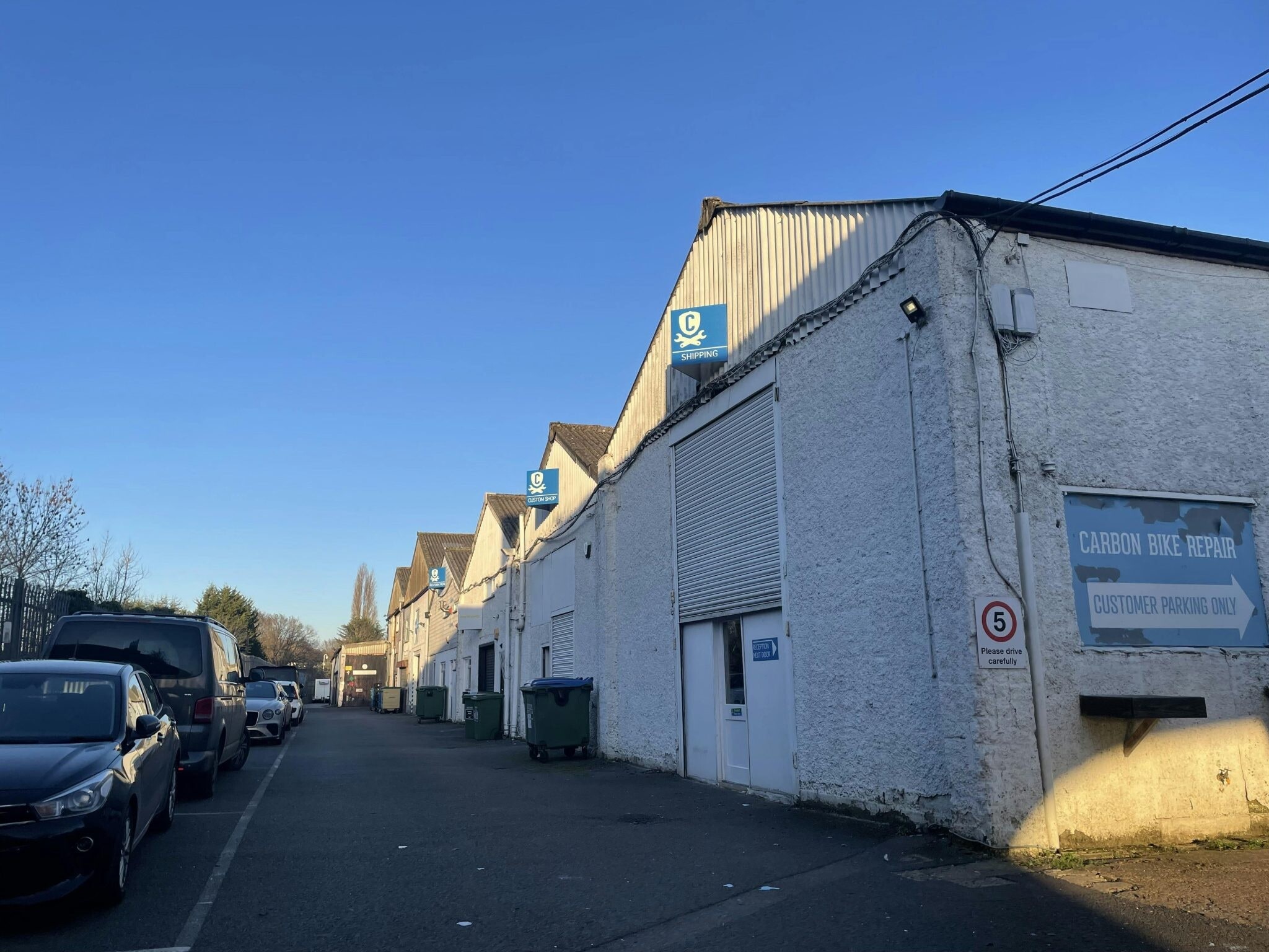 Kingston Rd, Leatherhead for lease Building Photo- Image 1 of 3