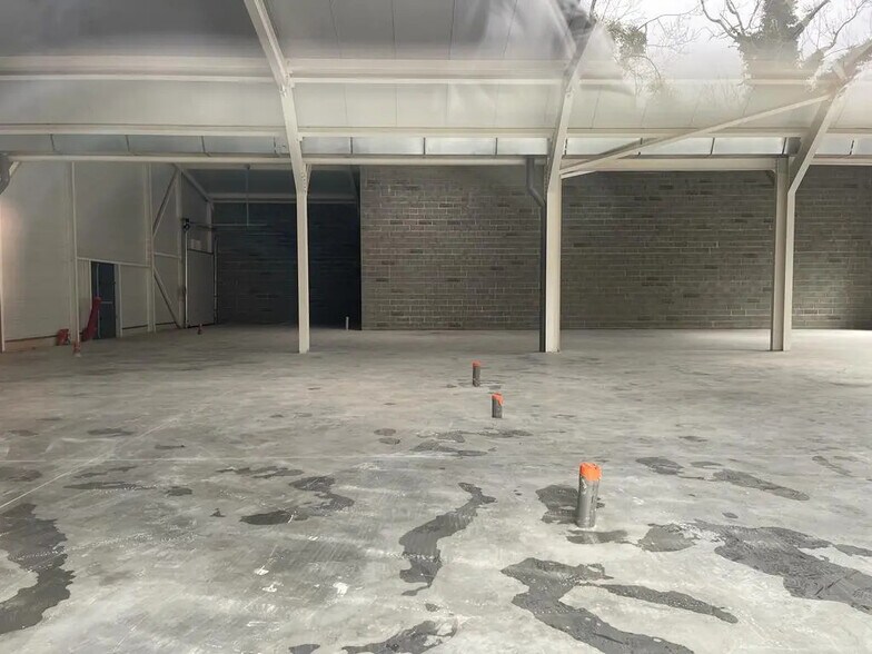 Industrial in Honfleur for lease - Interior Photo - Image 3 of 6