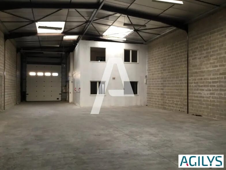 Flex in Pontault-Combault for lease - Interior Photo - Image 3 of 5