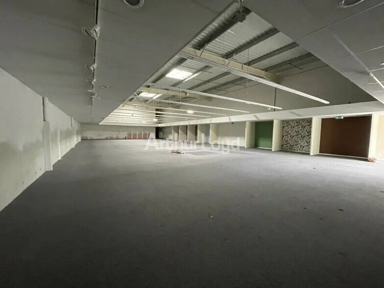 Retail in Châlons-en-Champagne for lease - Interior Photo - Image 2 of 7