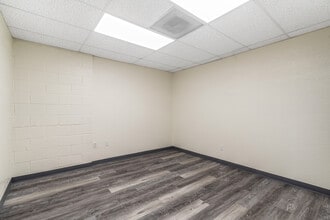 2825 E Tahquitz Canyon Way, Palm Springs, CA for lease Interior Photo- Image 2 of 2