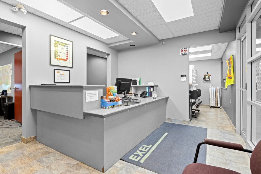 135 Walgreen Rd, Ottawa, ON for sale - Building Photo - Image 3 of 10