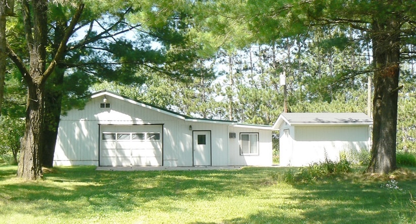 1465 E Frontage Rd, Little Suamico, WI for sale - Primary Photo - Image 1 of 1