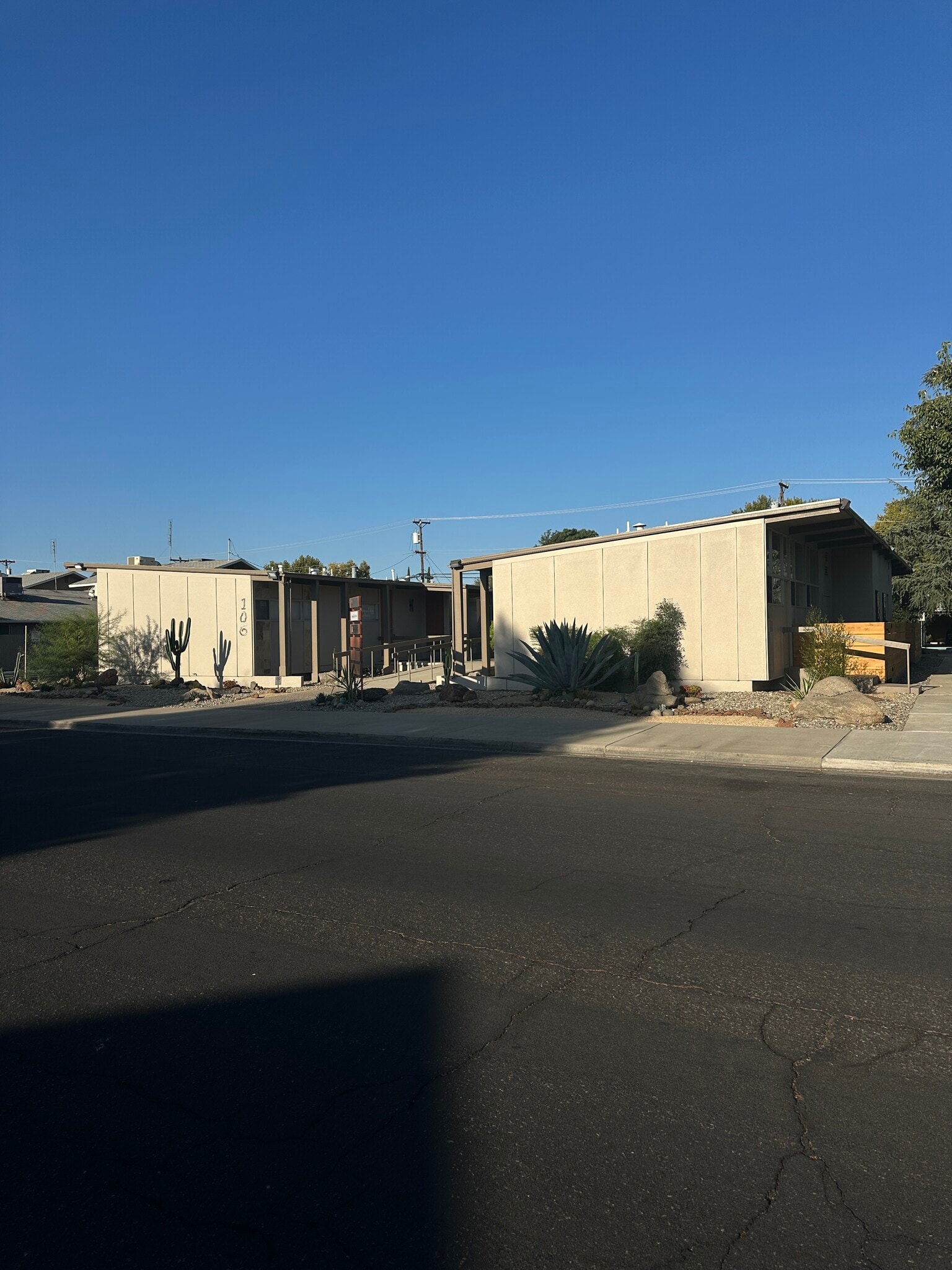 106 Pollasky Ave, Clovis, CA for lease Building Photo- Image 1 of 5