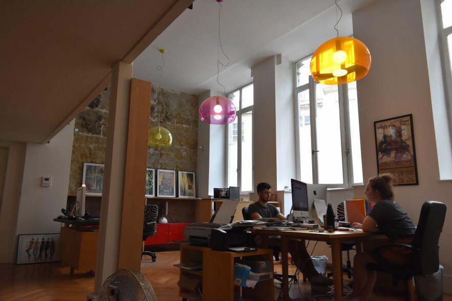 Office in Lyon for lease - Interior Photo - Image 2 of 5