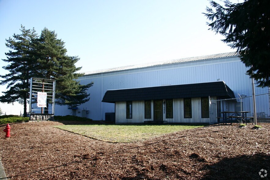 36600 Industrial Way, Sandy, OR for sale - Primary Photo - Image 1 of 1