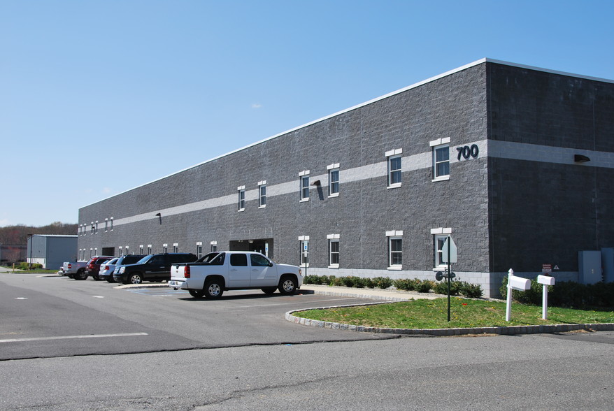 700 Business Park Dr, Freehold, NJ for lease - Primary Photo - Image 1 of 8