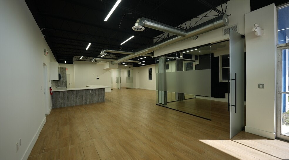 997-999 NE 125th St, Miami, FL for lease - Primary Photo - Image 1 of 3