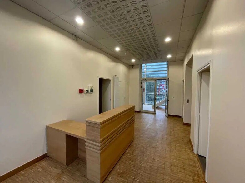 Office in Nogent-sur-Oise for lease - Interior Photo - Image 2 of 7