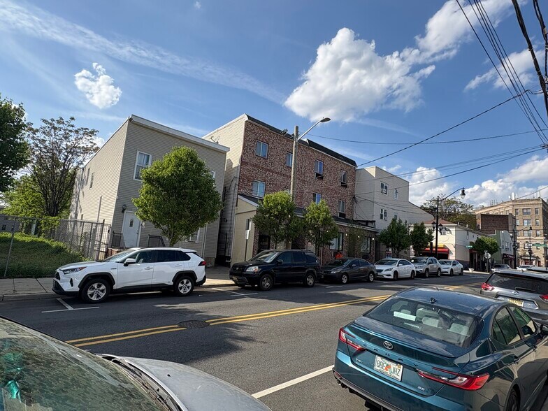 513 Summit Ave, Union City, NJ for sale - Primary Photo - Image 1 of 1