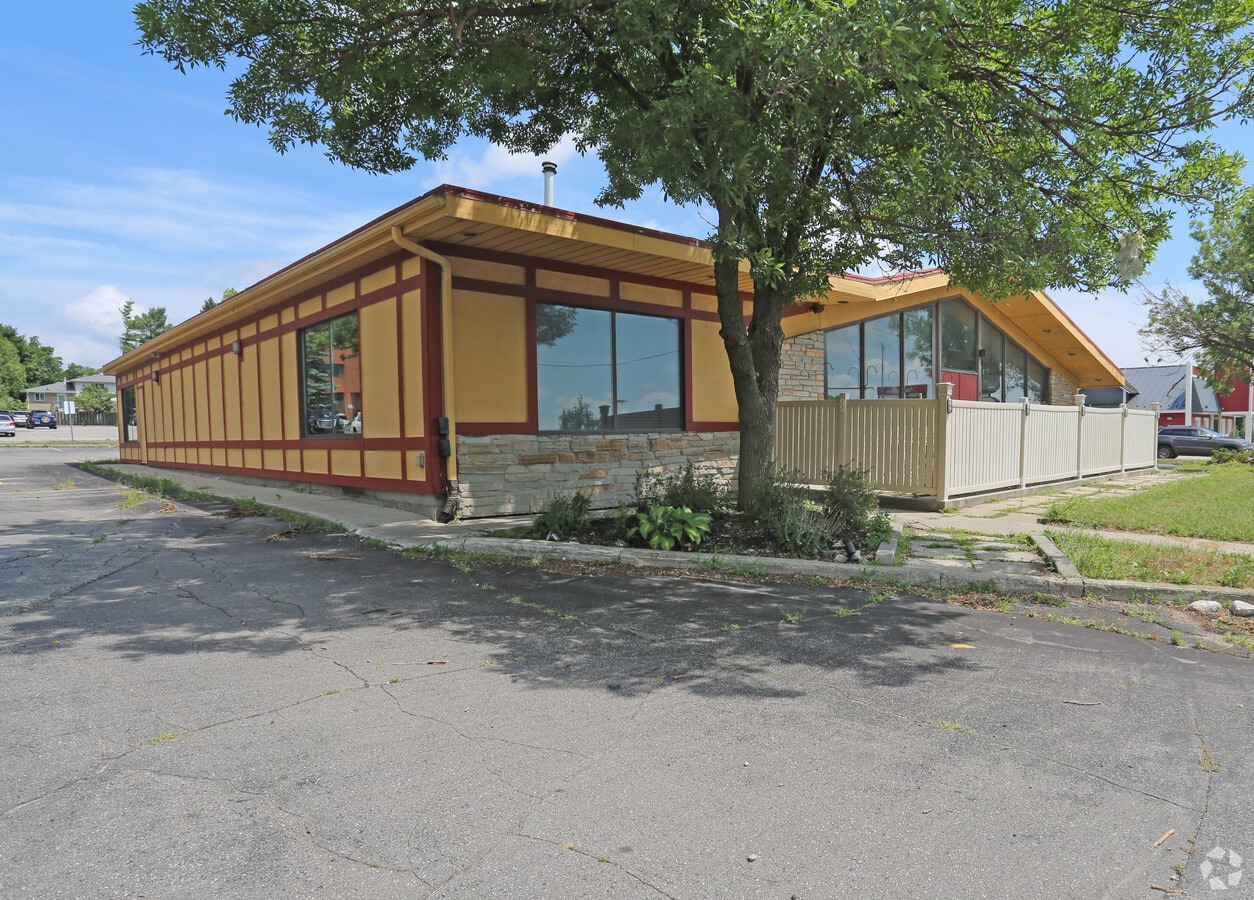 325 Bayfield St, Barrie, ON L4M 3C2