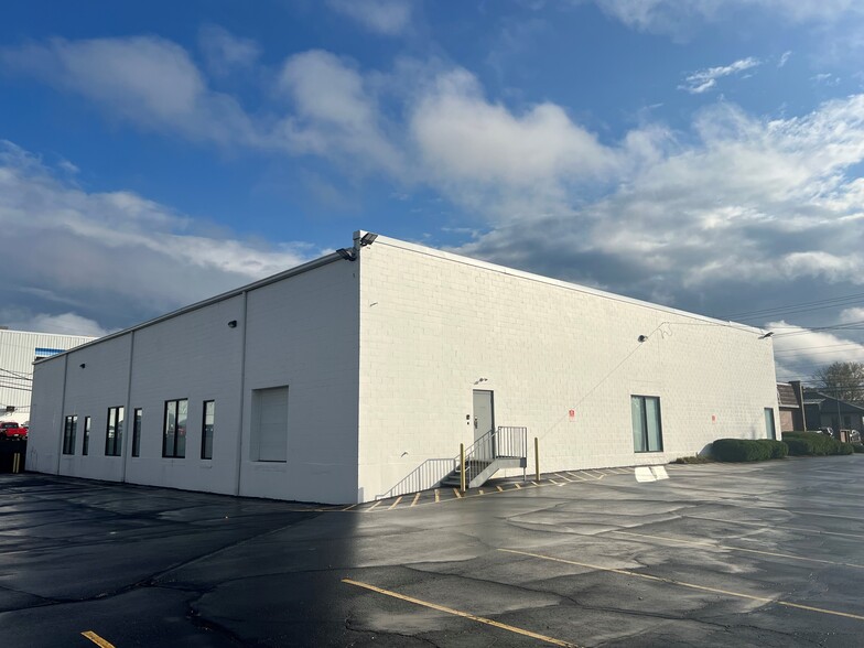 5430 Cornell Rd, Cincinnati, OH for lease - Building Photo - Image 2 of 4