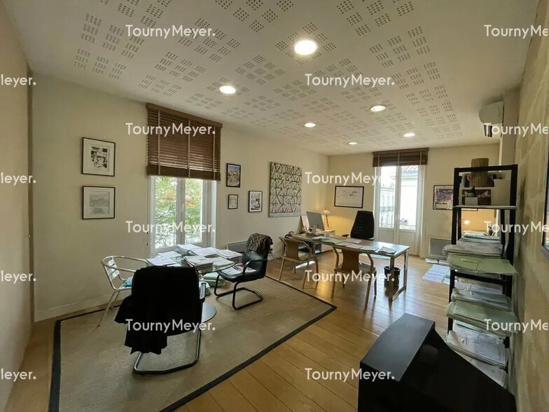 Office in Bordeaux for sale - Interior Photo - Image 1 of 12