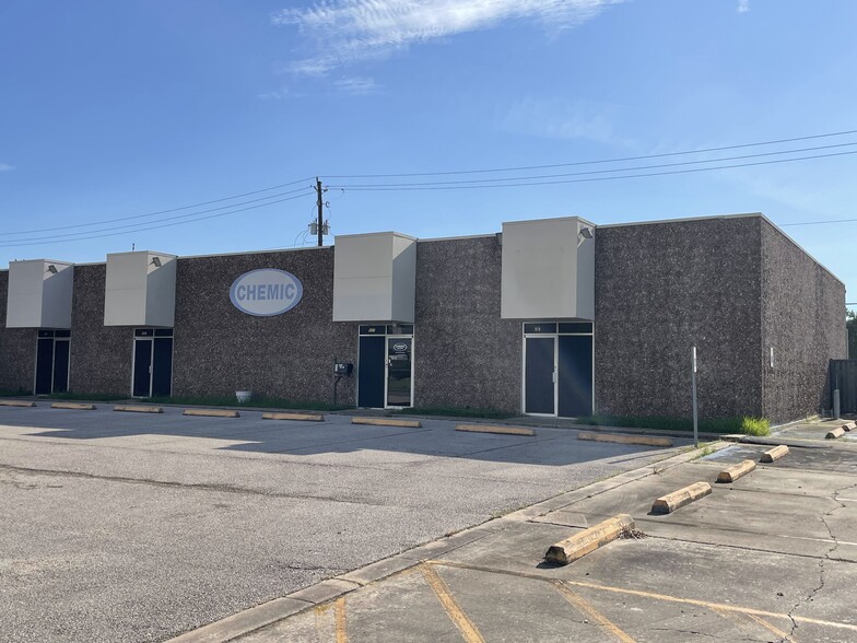 903 S 8th St, La Porte, TX for lease - Building Photo - Image 2 of 19