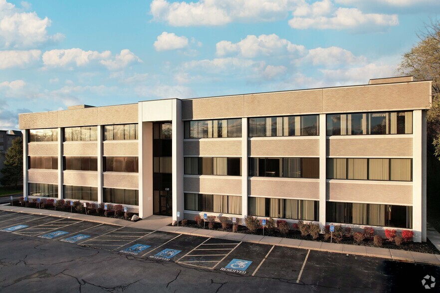 120 Erie Canal Dr, Rochester, NY for lease - Building Photo - Image 2 of 4