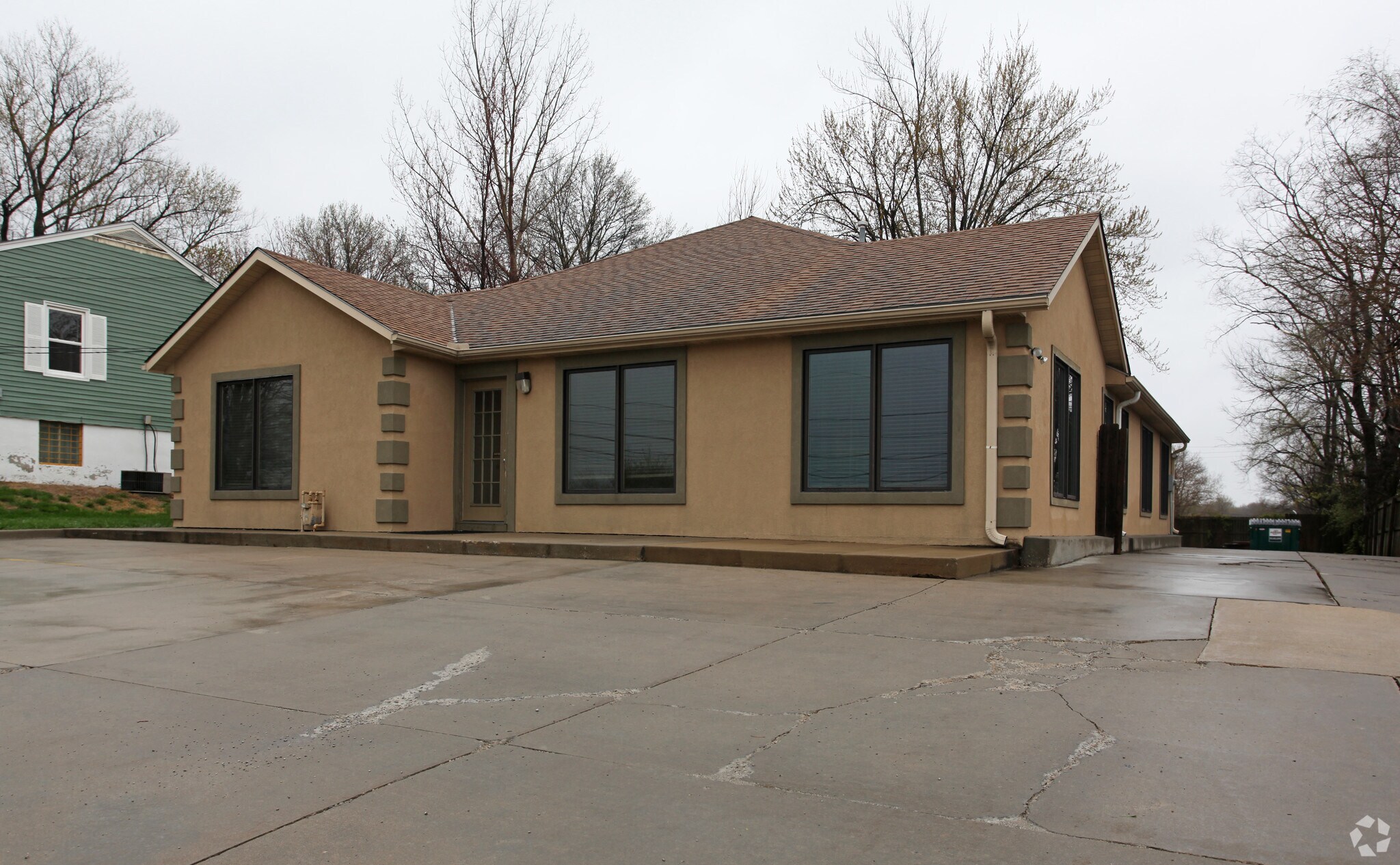409 NE Shady Lane Dr, Kansas City, MO for lease Building Photo- Image 1 of 10