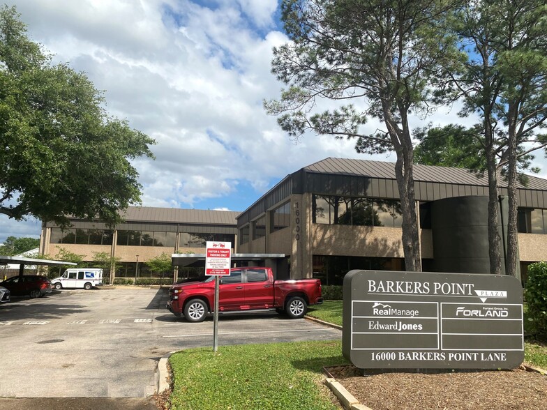 16000 Barkers Point Ln, Houston, TX for sale - Building Photo - Image 1 of 7