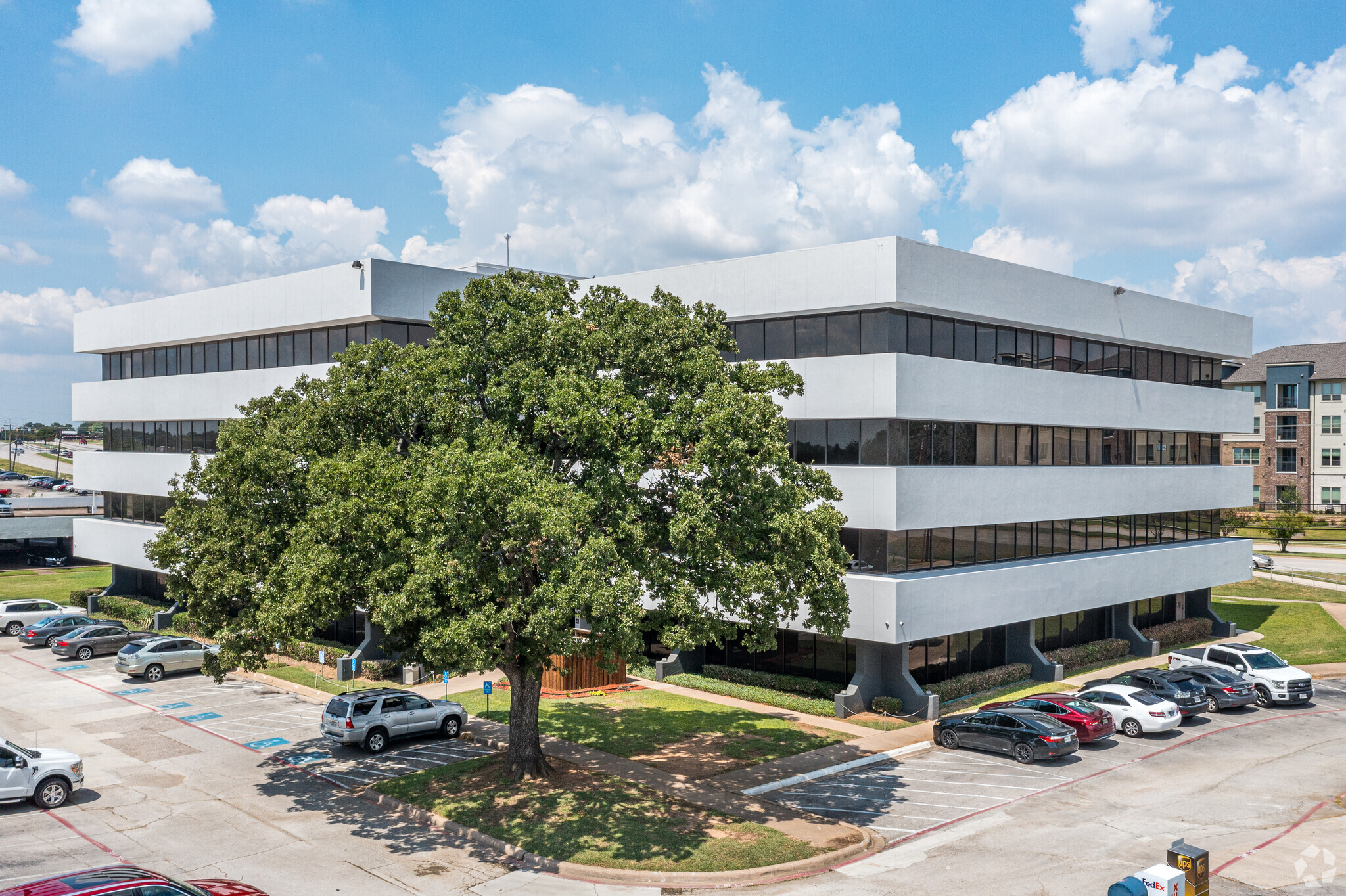 1001 W Euless Blvd, Euless, TX for lease Building Photo- Image 1 of 13