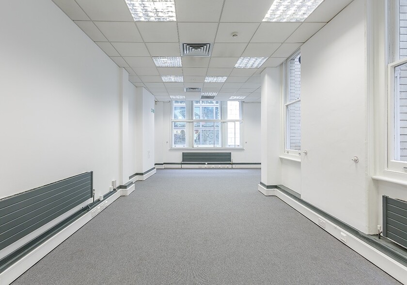 24 Lime St, London for lease - Interior Photo - Image 3 of 16