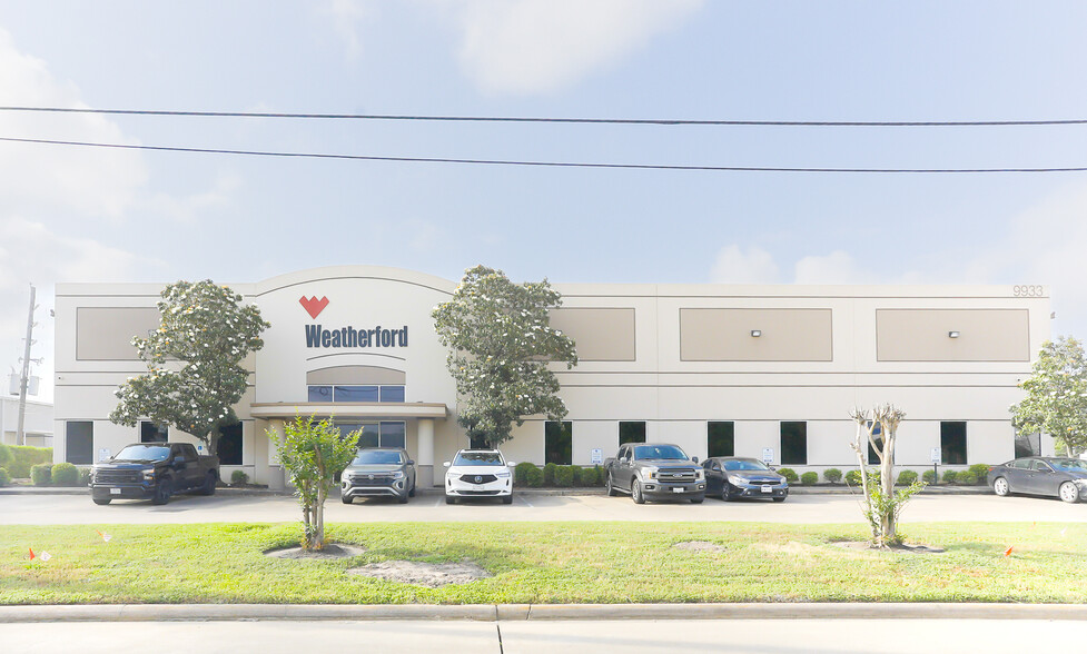 9933 Regal Row, Houston, TX for lease - Building Photo - Image 1 of 16